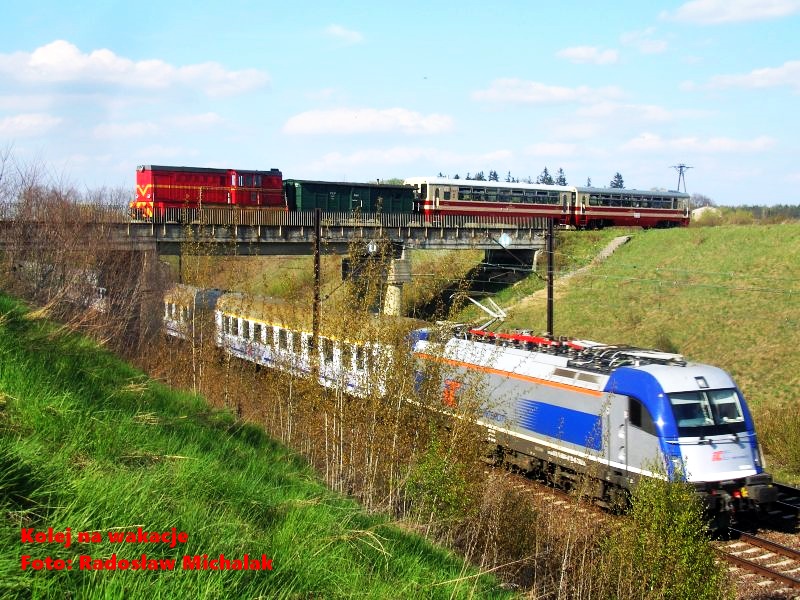 Spotkanie pociągu normalnotorowego i wąskotorowego.