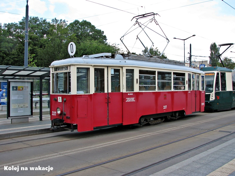 Zabytkowy tramwaj Konstal 5N w Łodzi – miejskie tory w Polsce