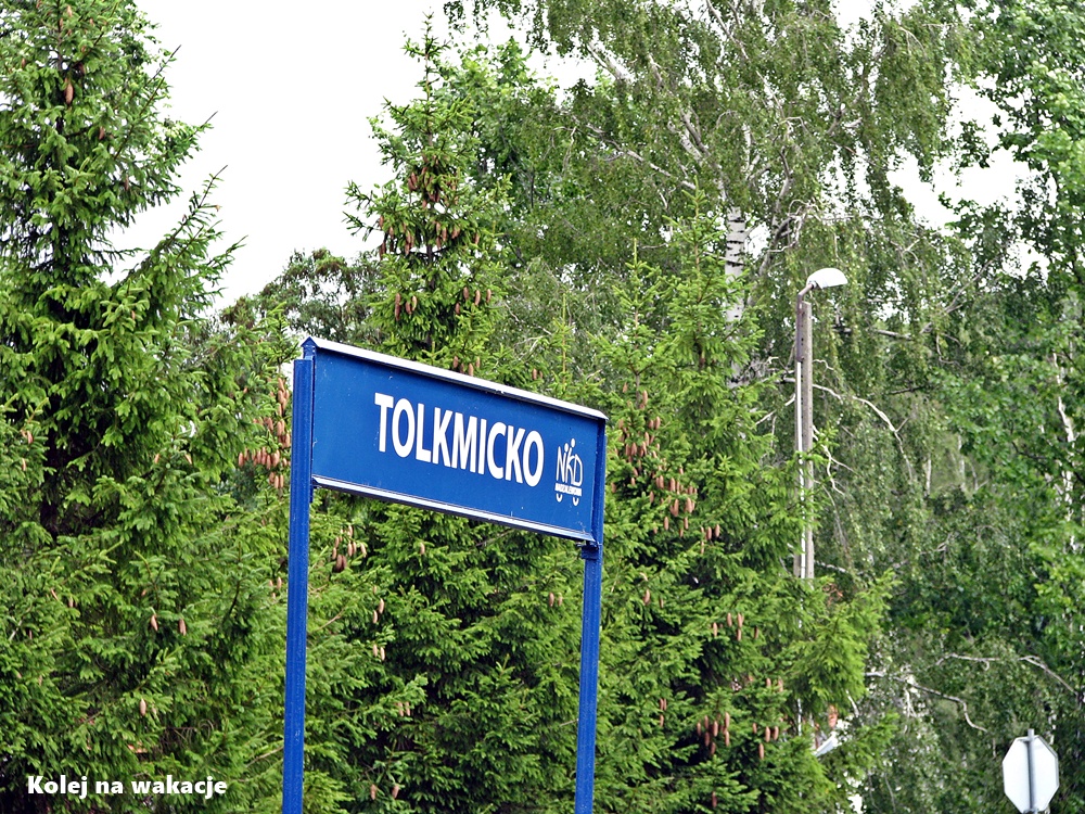 Tolkmicko - tabliczka na stacji.