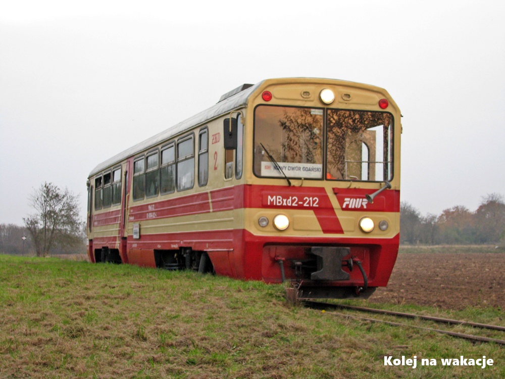 Wagon motorowy MBxd2-212 na stacji Nowy Dwór Gdański Cmentarz Komunalny