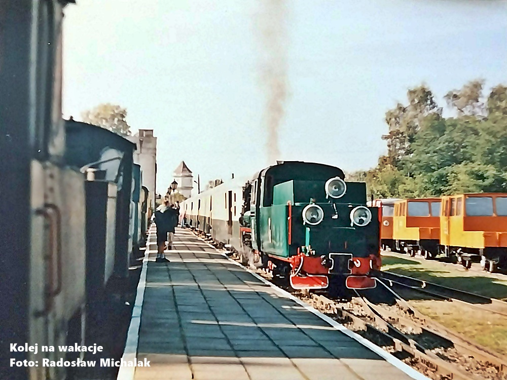 Parowóz Px48-1755 ze składem turystycznym w Sochaczewie (1998) – pierwsza wyprawa wąskotorowa Radosława Michalaka