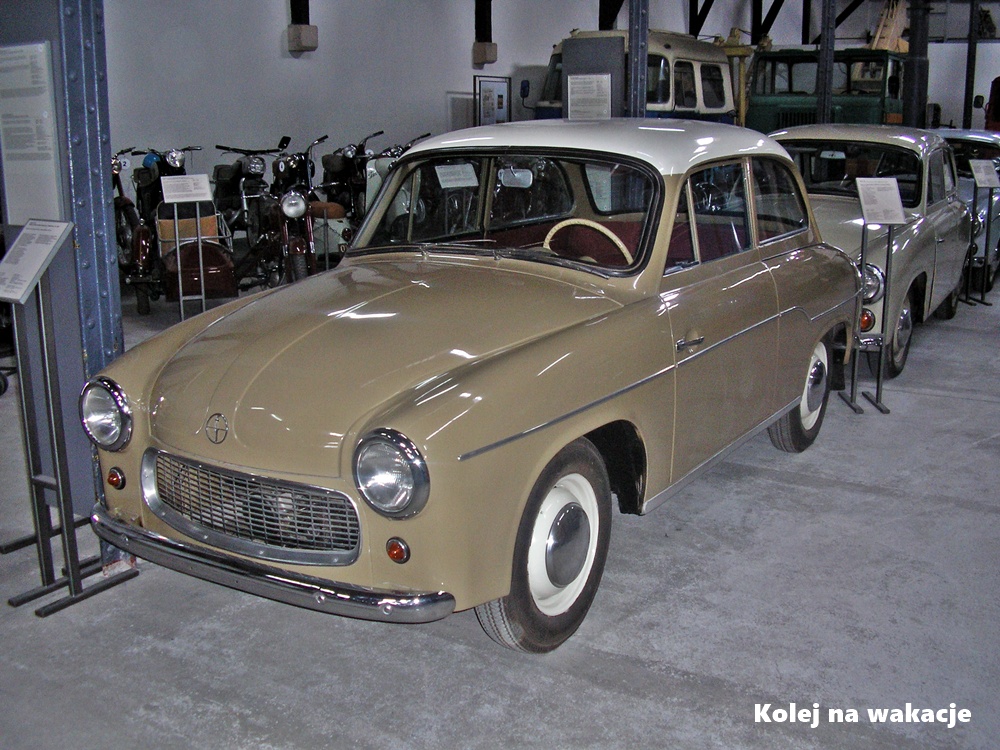 olekcja zabytkowych polskich samochodów i motocykli w muzeum na krakowskim Kazimierzu..