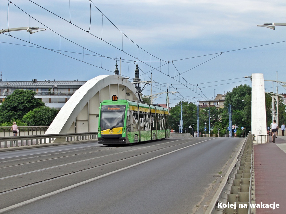 Tramwaj typu Solaris Tramino S105p na moście św. Rocha w Poznaniu
