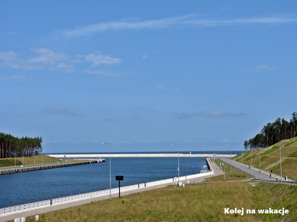 Widok na kanał żeglugowy (Przekop Mierzei Wiślanej) w Nowym Świecie, łączący Zatokę Gdańską z Zalewem Wiślanym
