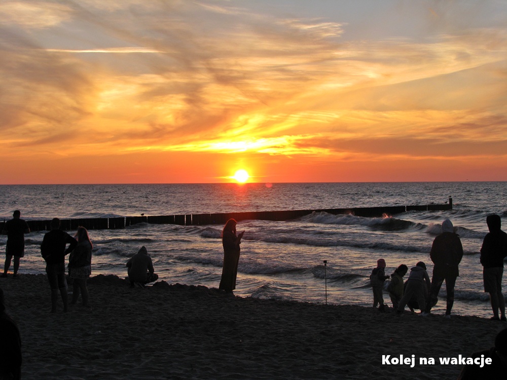 Zachód słońca na plaży w Sianożętach.