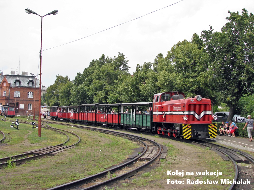 Pociąg wąskotorowy na stacji Żnin, Żnińska Kolej Powiatowa, regionalna atrakcja turystyczna Pałuk