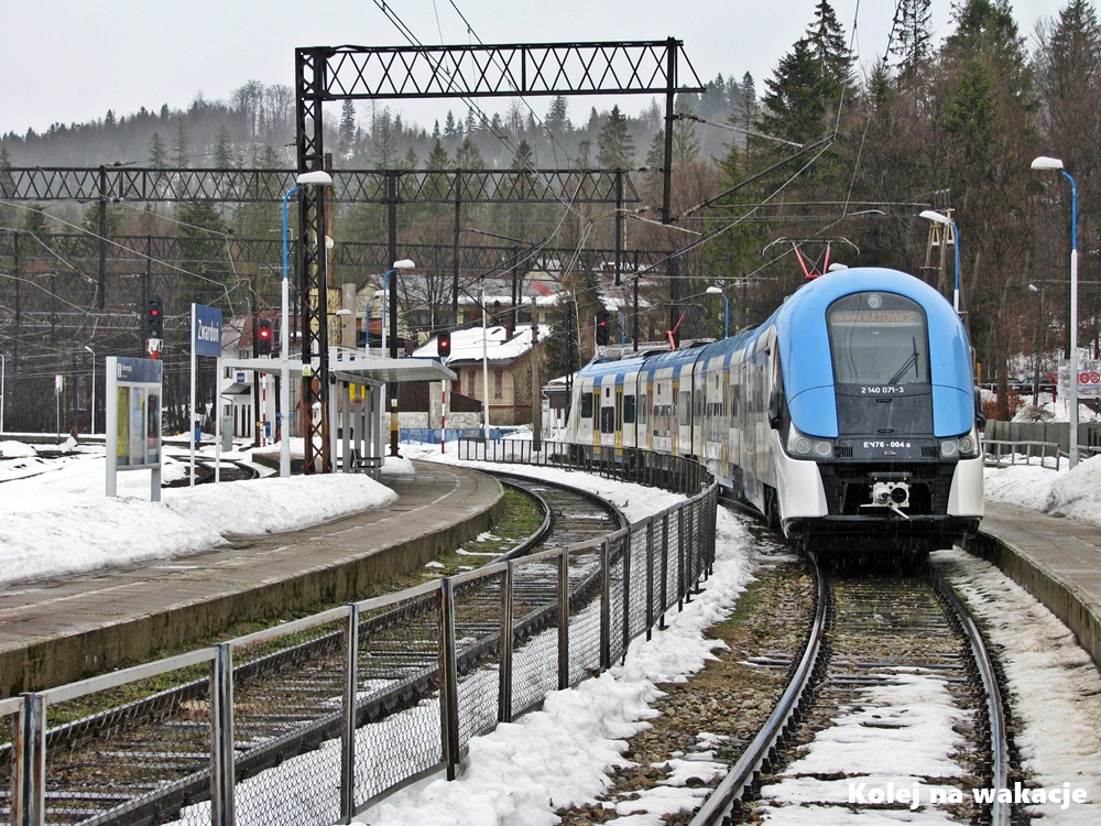 Pociąg na stacji Zwardoń, położonej tuż przy granicy ze Słowacją – końcowym punkcie malowniczej linii przez Beskid Żywiecki.