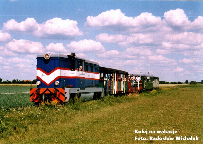 Kaliska Kolej Dojazdowa. Turystyczny skład kolejowy na linii Żelazków – Russów, lipiec 2005 roku. Borków. Polska