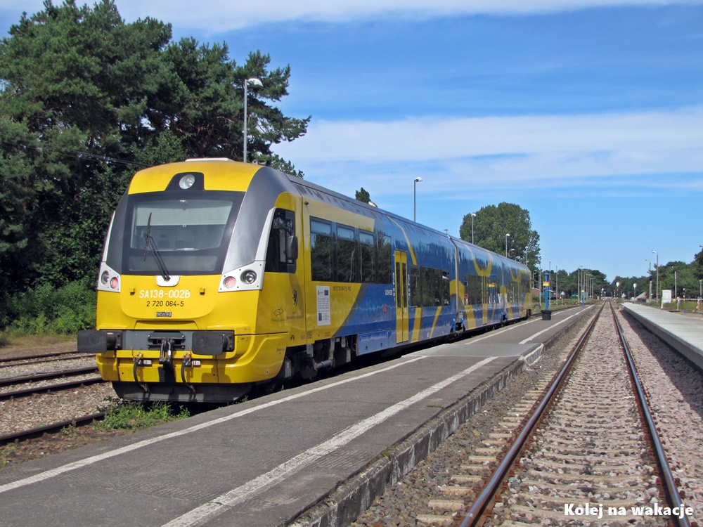 Pociąg Polregio na stacji Hel – końcowy punkt jednej z najbardziej malowniczych linii w Polsce.