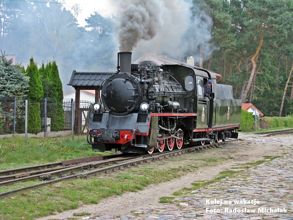 Zabytkowy parowóz Px48-1752 podczas manewrów na stacji Jantar na Żuławach, październik 2025 roku.