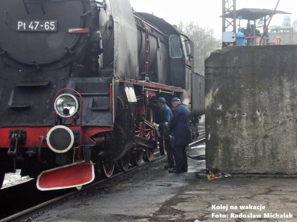 Prace konserwacyjne i codzienna obsługa techniczna parowozu Pt47-65.