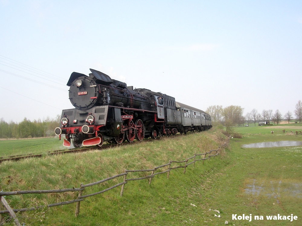 Parowóz Ol49-59 z pociągiem retro – najpiękniejsze trasy kolejowe w Polsce