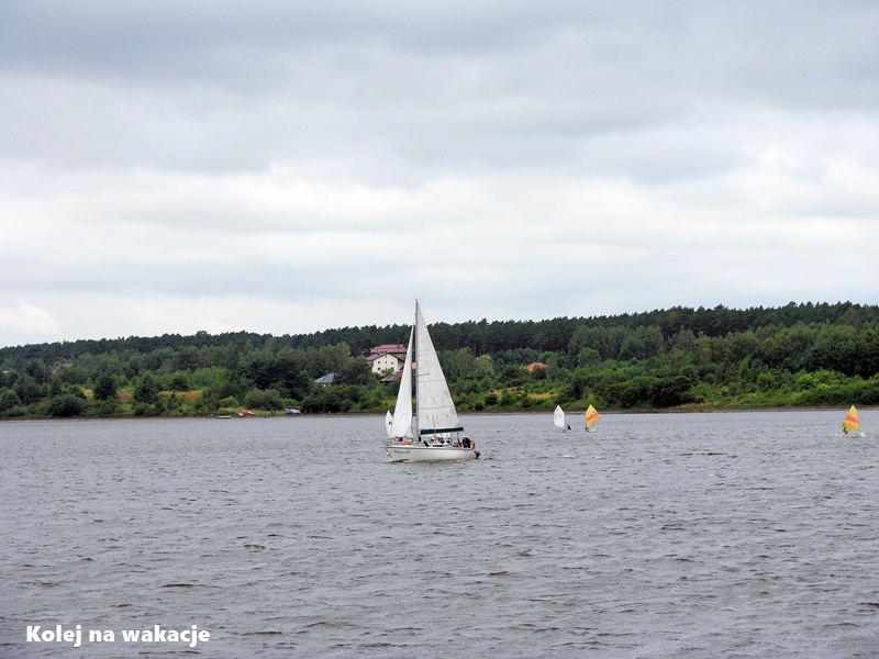 Widok na Zalew Sulejowski w miejscowości Smardzewice - woda i zasłużony odpoczynek.