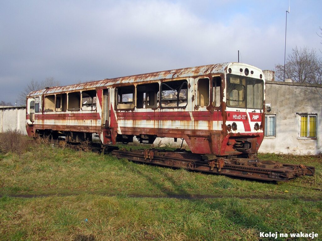 wrak MBxd2-217 Krośniewice kolej wąskotorowa wagon motorowy.