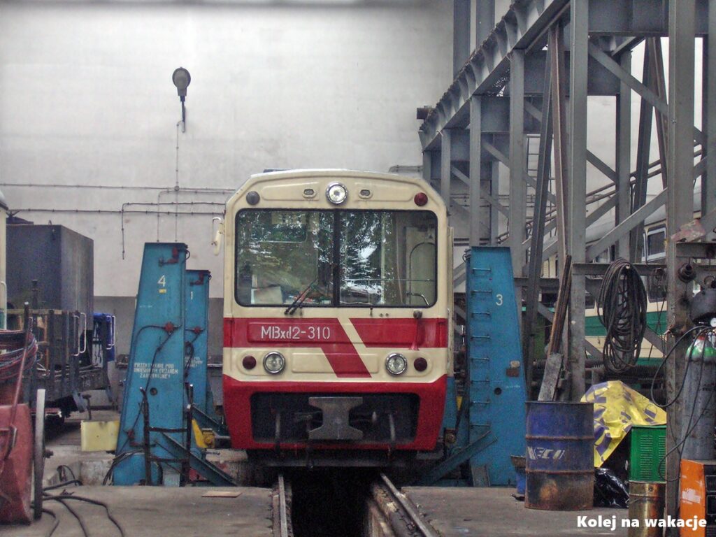 MBxd2-310 Nadmorska Kolej Wąskotorowa lokomotywownia wagon motorowy.