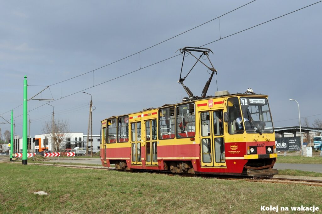 Zabytkowy tramwaj Konstal 805Na (nr 4447) w Ksawerowie.