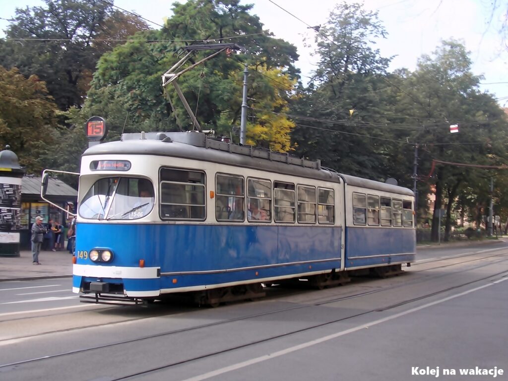 Sprowadzony z zagranicy klasyczny tramwaj c1 na linii 15 w Krakowie.