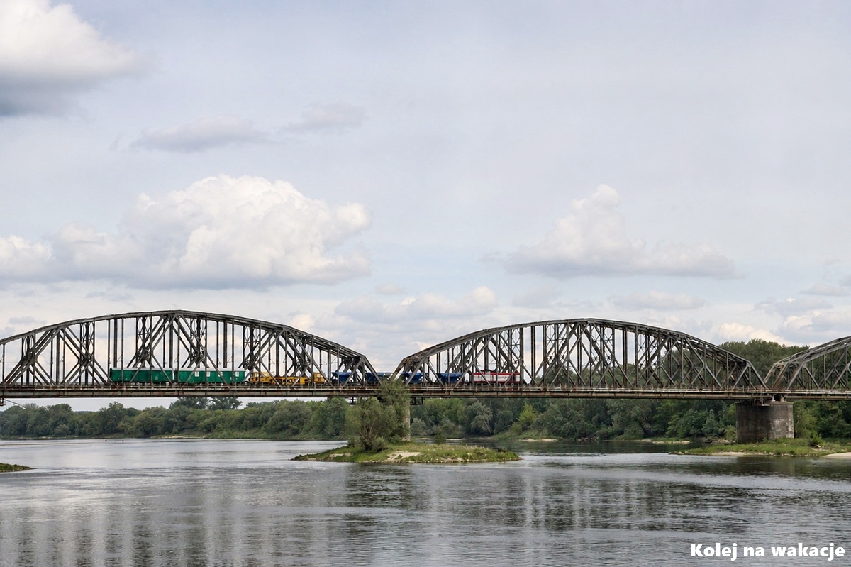 Toruń – sprawdzony plan na weekendową wycieczkę (co zobaczyć + dojazd pociągiem) 3 Zdjęcie mostu kolejowego im. Ernesta Malinowskiego w Toruniu nad Wisłą, stalowa konstrukcja kratownicowa.