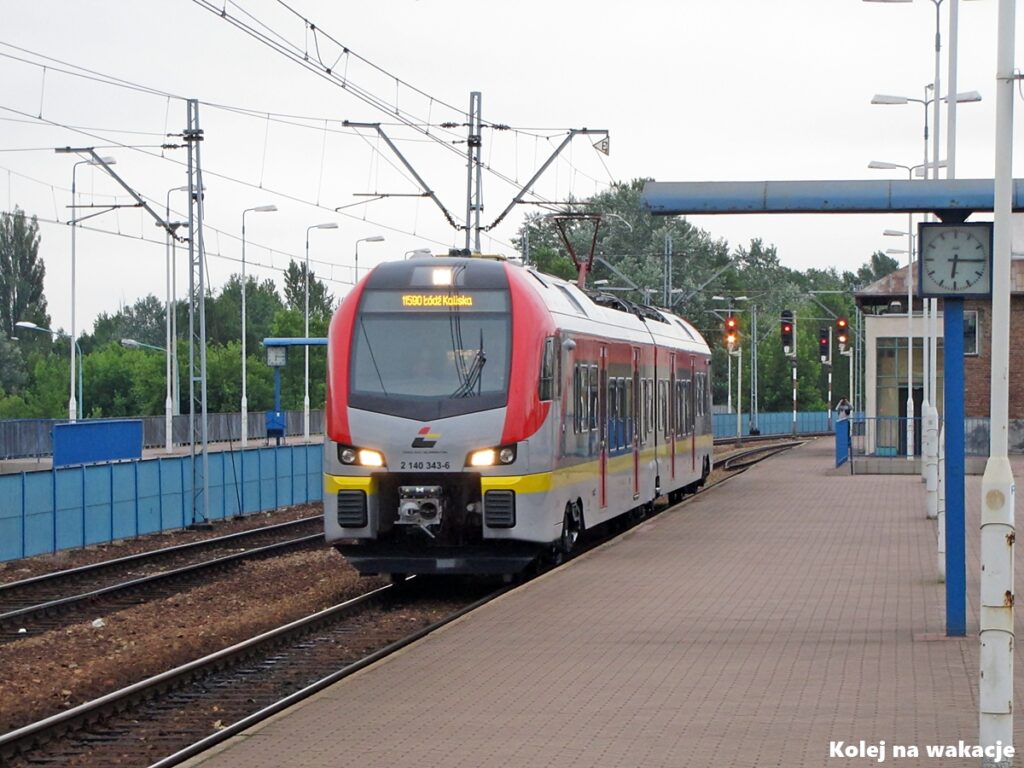 Łódzka Kolej Aglomeracyjna (ŁKA) - gdzie jeździ, trasy i przewodnik pasażera 1 Pierwszy planowy pociąg Łódzkiej Kolei Aglomeracyjnej na stacji Łódź Kaliska w 2014 roku