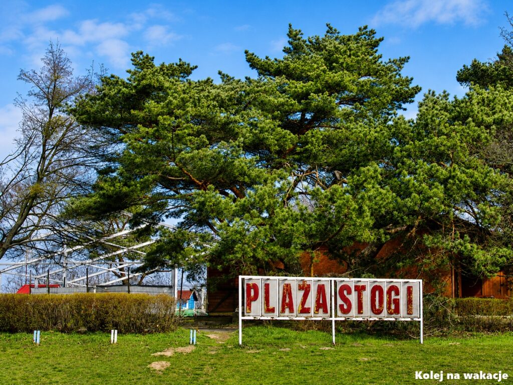 Pomorze bez samochodu - 5 miejsc nad Bałtykiem, do których warto pojechać pociągiem 5 Plaża Stogi w Gdańsku dostępna tramwajem i koleją miejską