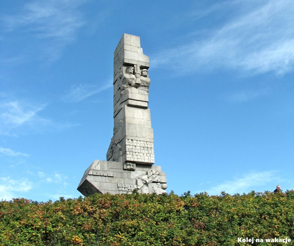 Pomnik Obrońców Wybrzeża na Westerplatte w Gdańsku upamiętniający polskich żołnierzy broniących wybrzeża we wrześniu 1939 roku.