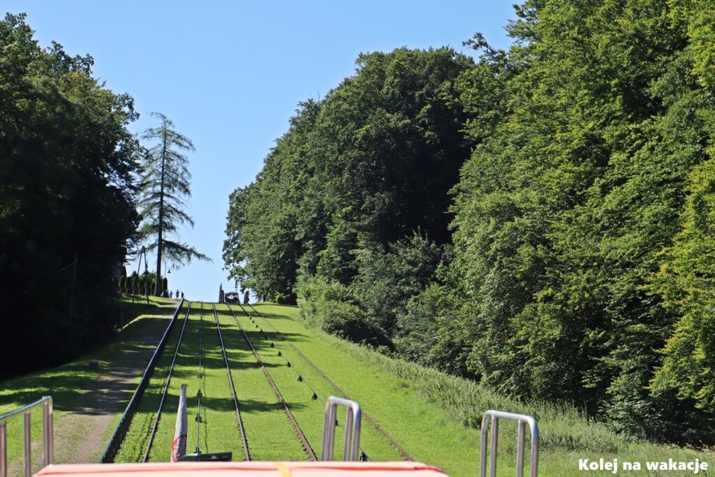 Pochylnia Buczyniec na Kanale Elbląskim widziana z pokładu statku