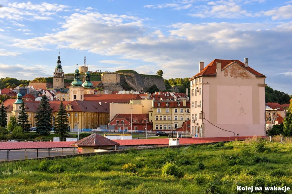 Pociągiem z Wałbrzycha do Kłodzka 5 Panorama Kłodzka ze starówką i Twierdzą Kłodzko